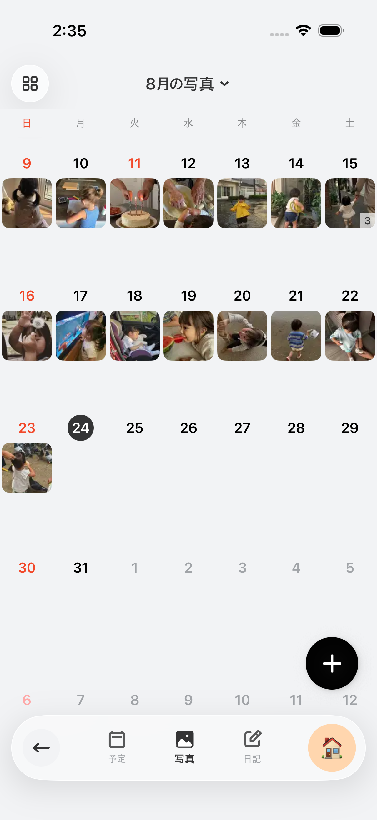 写真モードの月間表示 — 1か月がそのままアルバムになる